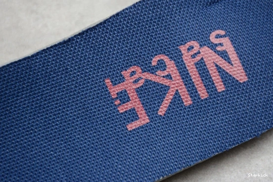 VARSITY MID SACAI BV0072-700 BLAZER MAIZE X NIKE 0219